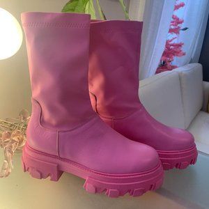 Barbiecore L'Intervalle Pink Ankle Boot